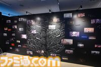 【ネタバレ注意】『NieR』シリーズ15周年展覧会が開幕！ 等身大2Bやママなどの立体物、思い出のシーンやセリフ、多数の関係者コメントなど、さまざまな形で作品の“記録”を展示。最後の“思い出の場所”は必見