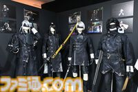 【ネタバレ注意】『NieR』シリーズ15周年展覧会が開幕！ 等身大2Bやママなどの立体物、思い出のシーンやセリフ、多数の関係者コメントなど、さまざまな形で作品の“記録”を展示。最後の“思い出の場所”は必見