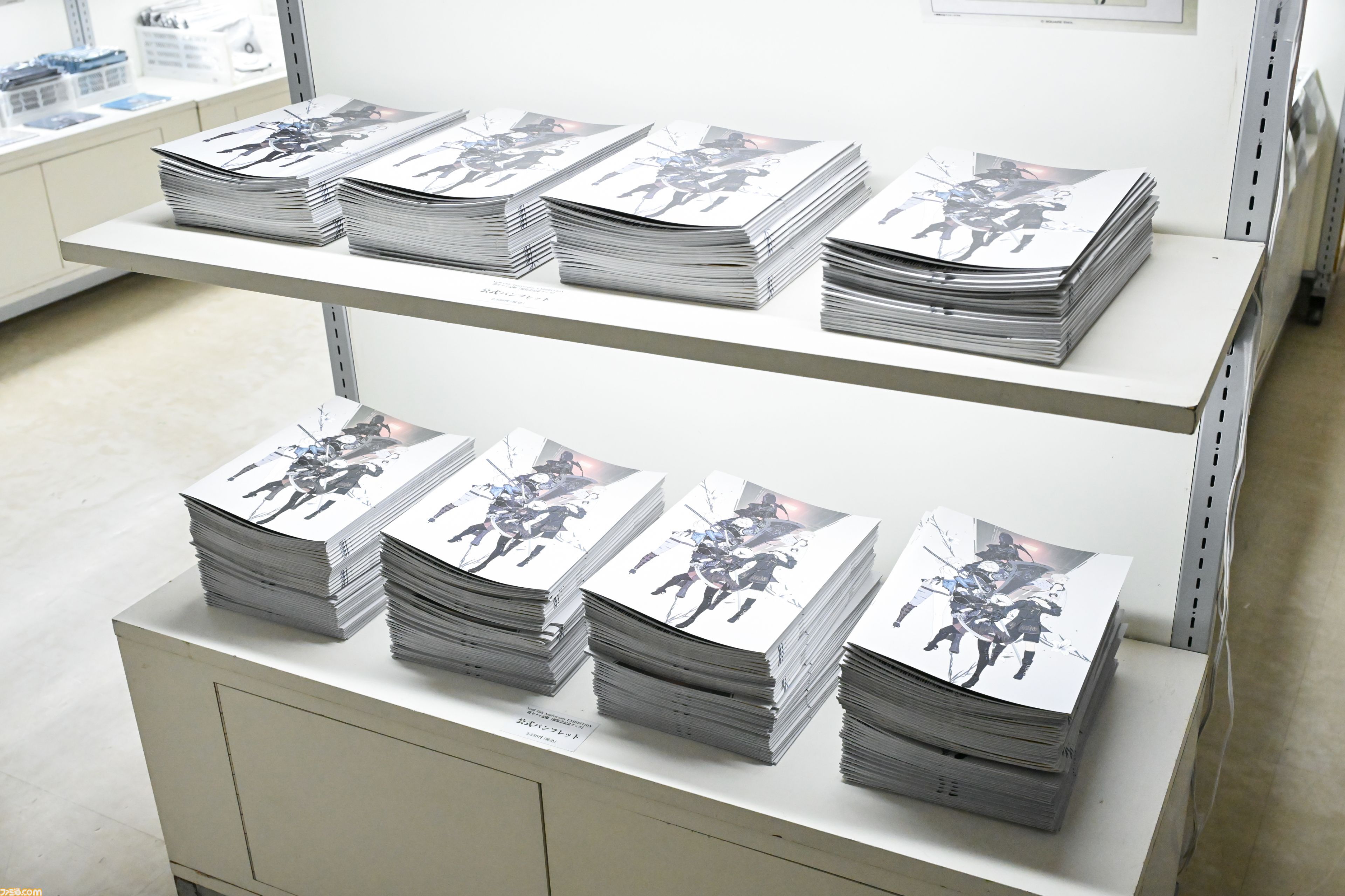 NieR 展覧会限定グッズ キービジュアルアートスタンド NieR 展覧会限定グッズ キービジュアルアートスタンド - メルカリ