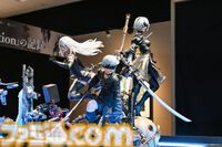 【ネタバレ注意】『NieR』シリーズ15周年展覧会が開幕！ 等身大2Bやママなどの立体物、思い出のシーンやセリフ、多数の関係者コメントなど、さまざまな形で作品の“記録”を展示。最後の“思い出の場所”は必見