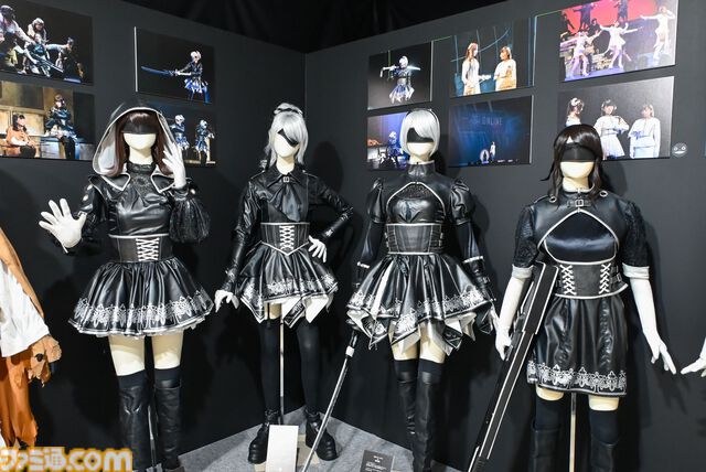 【ネタバレ注意】『NieR』シリーズ15周年展覧会が開幕！ 等身大2Bやママなどの立体物、思い出のシーンやセリフ、多数の関係者コメントなど、さまざまな形で作品の“記録”を展示。最後の“思い出の場所”は必見