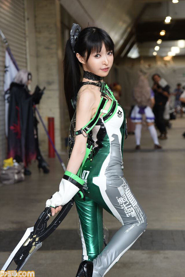 【コスプレ】『ステラーブレイド』イヴや『X-MEN』サイロックはリアルでもかっこいい！ 『NIKKE』『パンスト』『アズレン』など、注目レイヤー多数の“ワンフェス2025[夏]”リポート
