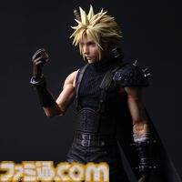『FF7 リバース』クラウド・ストライフが“PLAY ARTS真”になって登場。自由度の高いポーズがつけられるアクションフィギュア。バスターソードにはめ込めるマテリアも付属