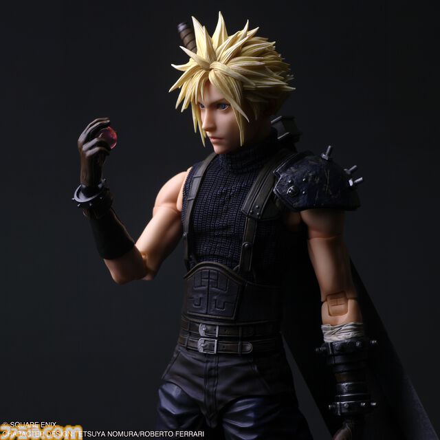 『FF7 リバース』クラウド・ストライフが“PLAY ARTS真”になって登場。自由度の高いポーズがつけられるアクションフィギュア。バスターソードにはめ込めるマテリアも付属