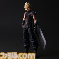 『FF7 リバース』クラウド・ストライフが“PLAY ARTS真”になって登場。自由度の高いポーズがつけられるアクションフィギュア。バスターソードにはめ込めるマテリアも付属