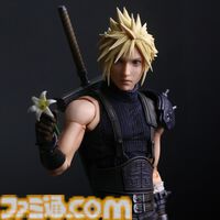 『FF7 リバース』クラウド・ストライフが“PLAY ARTS真”になって登場。自由度の高いポーズがつけられるアクションフィギュア。バスターソードにはめ込めるマテリアも付属