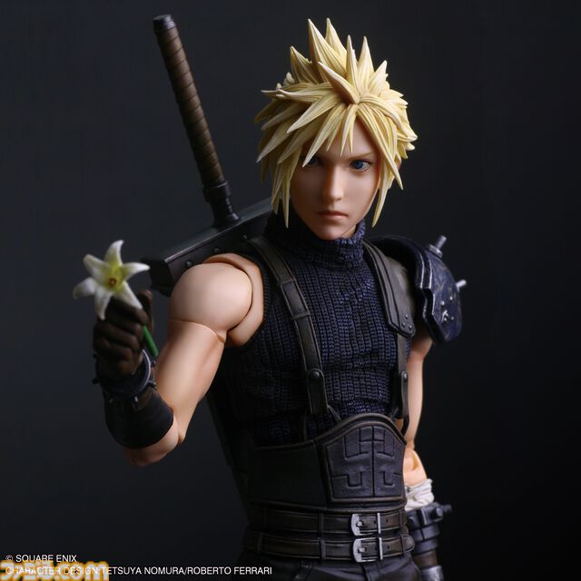 『FF7 リバース』クラウド・ストライフが“PLAY ARTS真”になって登場。自由度の高いポーズがつけられるアクションフィギュア。バスターソードにはめ込めるマテリアも付属