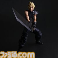 『FF7 リバース』クラウド・ストライフが“PLAY ARTS真”になって登場。自由度の高いポーズがつけられるアクションフィギュア。バスターソードにはめ込めるマテリアも付属