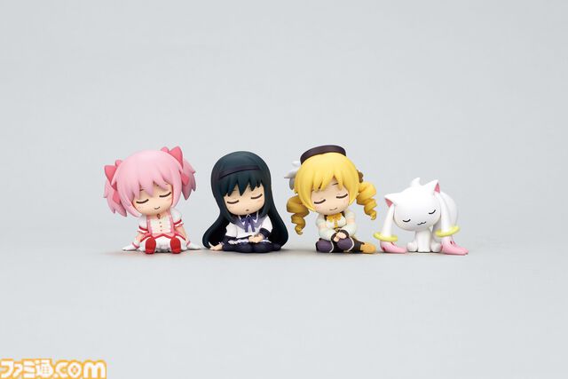 『まどマギ』まどか、ほむら、マミたちが肩ズンFig.に登場。すやすや眠る3人とキュゥべえの表情がかわいい【9月中旬発売】