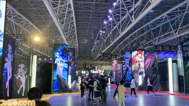 『鳴潮』『パニグレ』お祭イベント“KURO FEST”をレポート。再現度が高すぎるリナシータの舞台、高クオリティなカルテジアたちのコスプレイヤーとの写真撮影など最高の思い出がここに
