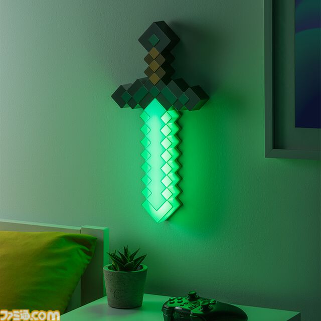 『マイクラ』ほぼ1/1スケールのダイヤモンドの剣のルームライトが8月上旬に発売。3つの点灯パターンで幻想的にライトアップ