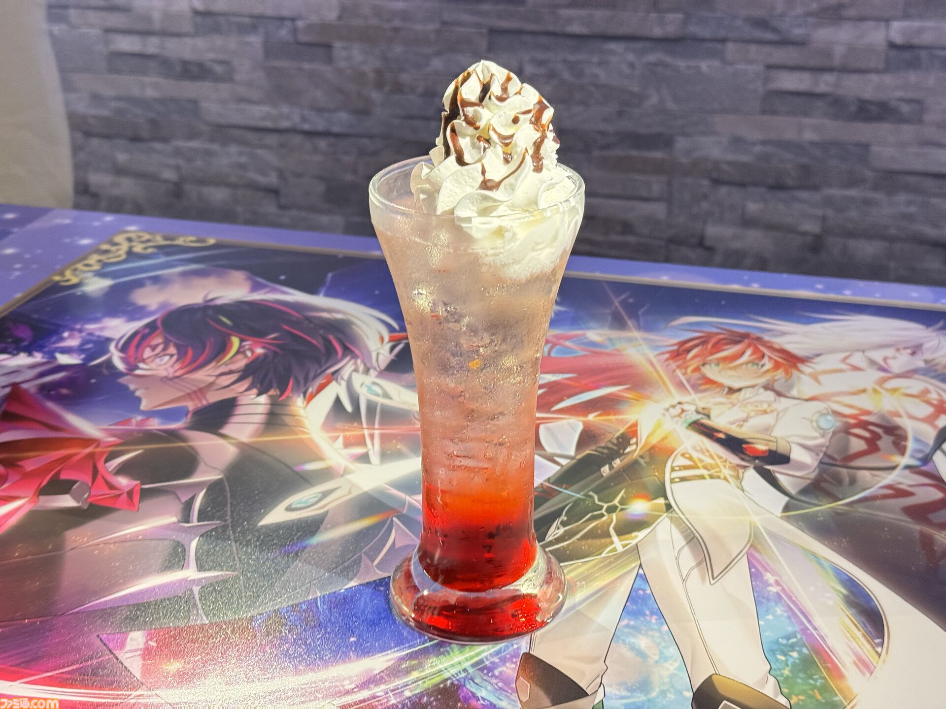 『白猫プロジェクト NEW WORLD'S』コラボルームとコラボドリンクで体の外も内も『白猫』染まれる。ファン垂涎のラウンドワンコラボを堪能してみた