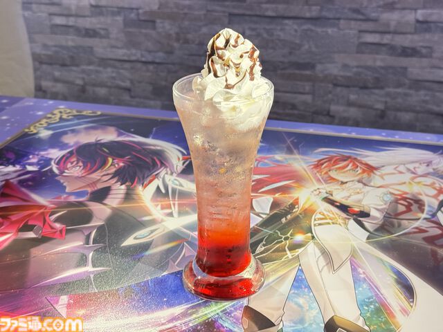『白猫プロジェクト NEW WORLD'S』コラボルームとコラボドリンクで体の外も内も『白猫』染まれる。ファン垂涎のラウンドワンコラボを堪能してみた
