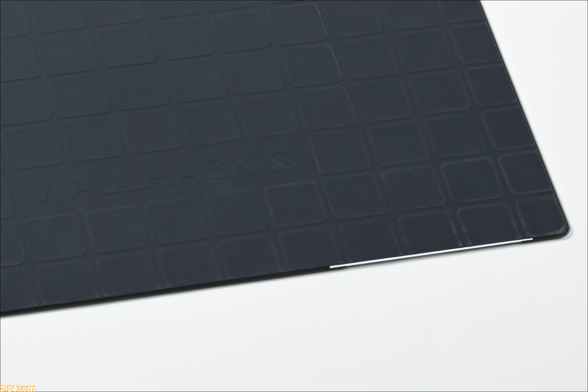 ガラスマウスパッドって実際どう？ “WALLHACK VA-005”レビュー。滑りの