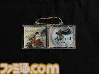 『メタファー』オケコンで販売されたグッズが受注開始。スマホで読み込むと楽曲が聴けるミニチュアサントラキーホルダーなどがラインアップ