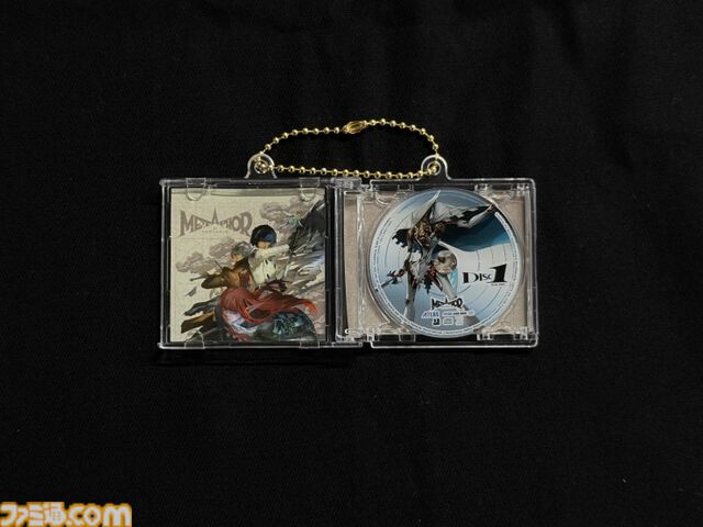 『メタファー』オケコンで販売されたグッズが受注開始。スマホで読み込むと楽曲が聴けるミニチュアサントラキーホルダーなどがラインアップ