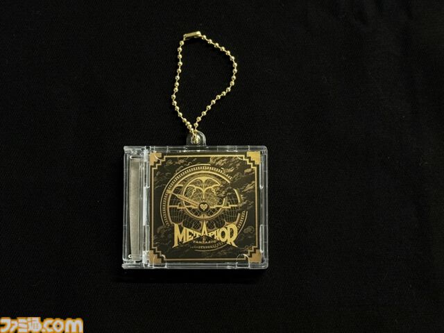 『メタファー』オケコンで販売されたグッズが受注開始。スマホで読み込むと楽曲が聴けるミニチュアサントラキーホルダーなどがラインアップ