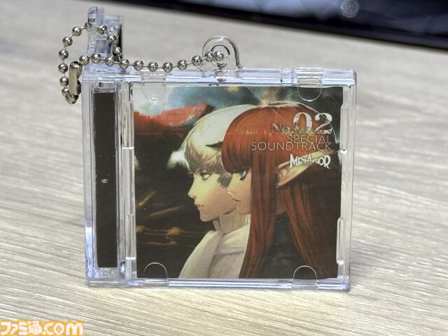 『メタファー』オケコンで販売されたグッズが受注開始。スマホで読み込むと楽曲が聴けるミニチュアサントラキーホルダーなどがラインアップ