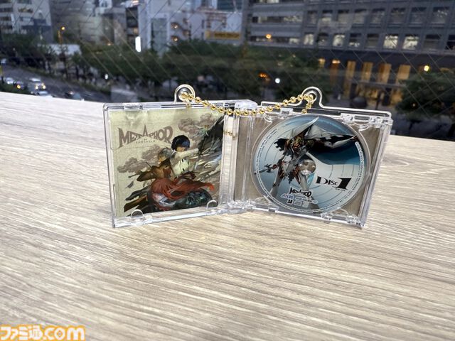 『メタファー』オケコンで販売されたグッズが受注開始。スマホで読み込むと楽曲が聴けるミニチュアサントラキーホルダーなどがラインアップ
