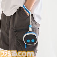 『アストロボット』秒針ディスクのアストロが盤面を駆け回る、宇宙をイメージした腕時計が登場。コインケース、ミニバッグとあわせて予約開始