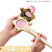 『星のカービィ』新作コスメが登場。カービィが乗ったワープスター型パウダーケースがかわいい。パウダーはカービィと雲をイメージした2色