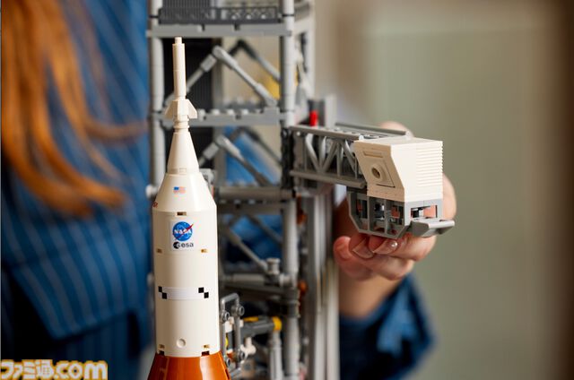 【大人レゴ】NASAのロケットや発射台を再現したセットが発売。宇宙船オリオンはロケット内に搭載可能、太陽光パネルを広げてスタンドに飾ることも