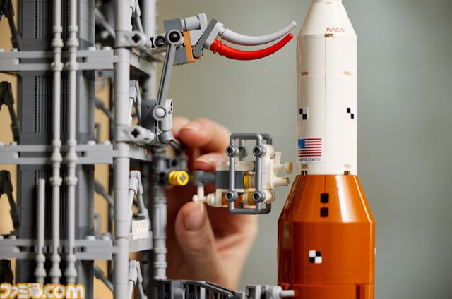 【大人レゴ】NASAのロケットや発射台を再現したセットが発売。宇宙船オリオンはロケット内に搭載可能、太陽光パネルを広げてスタンドに飾ることも