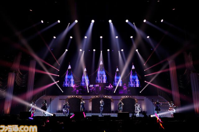 『デレステ』10周年ツアー千秋楽公演の1日目をリポート。“CINDERELLA BAND”とDJぴにゃも参戦して珠玉の楽曲の数々を届ける