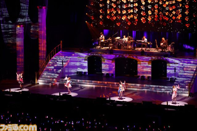 『デレステ』10周年ツアー千秋楽公演の1日目をリポート。“CINDERELLA BAND”とDJぴにゃも参戦して珠玉の楽曲の数々を届ける