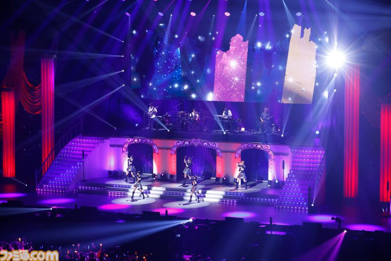 『デレステ』10周年ツアー千秋楽公演の2日目をリポート。新旧織り交ぜた約50曲を披露。シンデレラたちの歩みは止まらないことを示した、熱気に包まれたメモリアルステージ