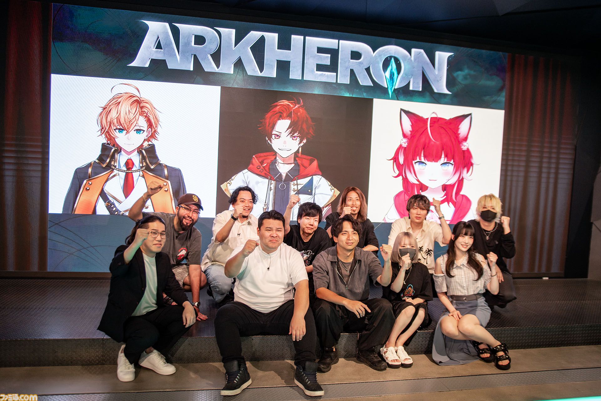 『アーケロン』このバトロワ、ファームがすごく楽しい。レジェを掘ったら味方と大騒ぎ、伝説の装備で英雄に変身。45人の大規模戦はお祭りに化ける