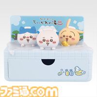 『ちいかわ』銭湯デザインの一番くじが本日（9/19）発売。ハチワレたちのかわいい番台フィギュア、選べる牛乳瓶グラスも