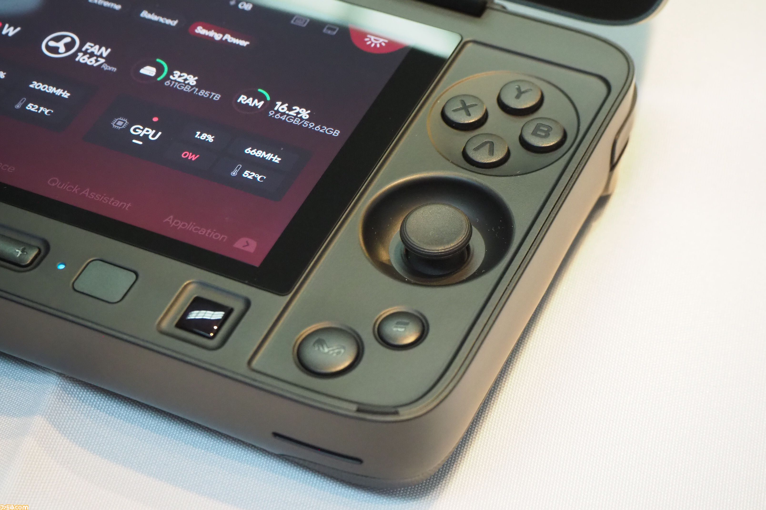 デュアルスクリーンのAndroidポータブルゲーム機と小型WindowsノートPCが天空から発売。AYANEOの新機種を体験してきた！