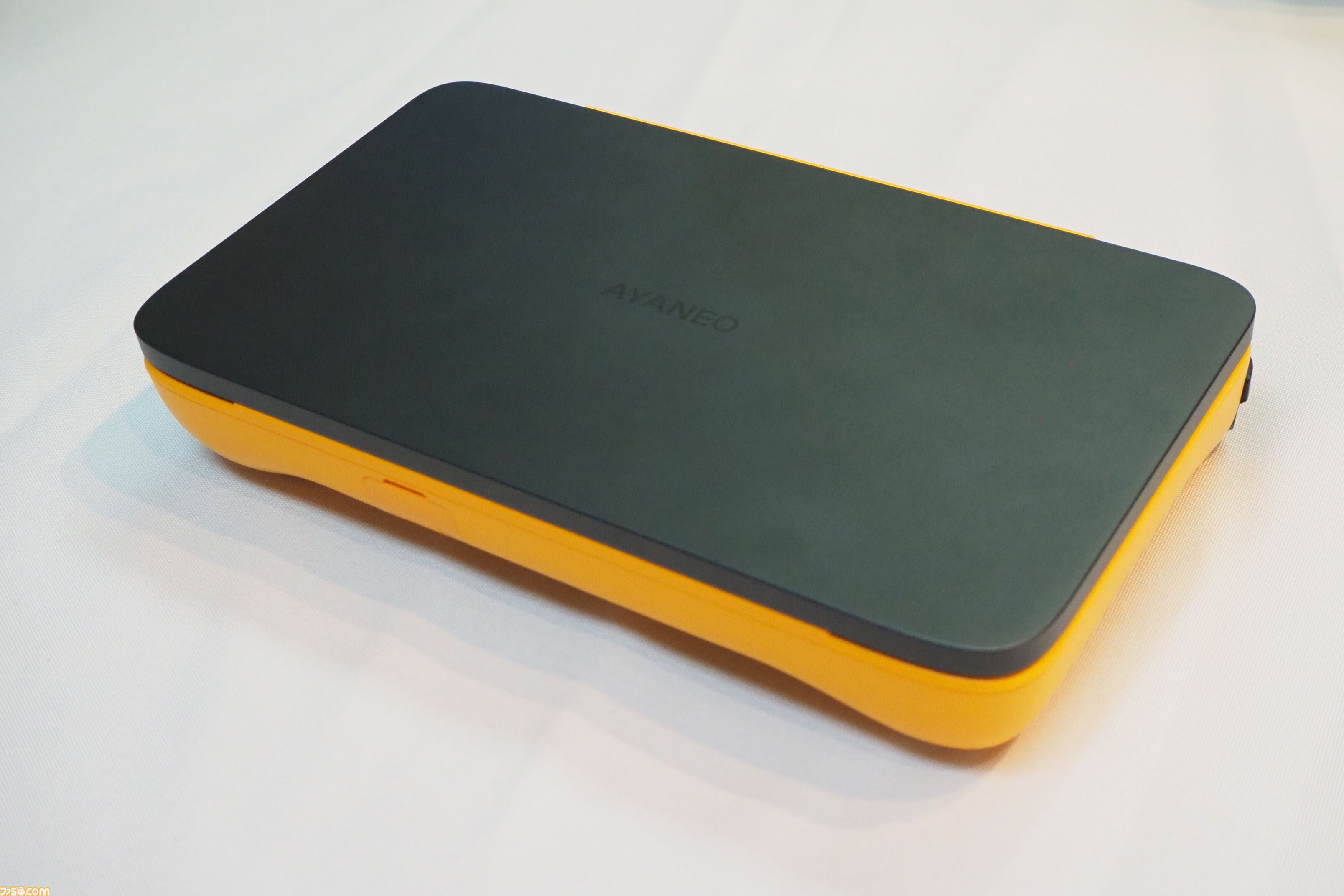 デュアルスクリーンのAndroidポータブルゲーム機と小型WindowsノートPCが天空から発売。AYANEOの新機種を体験してきた！