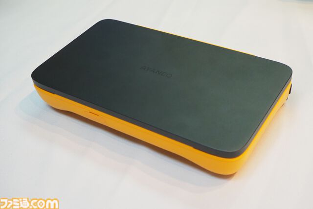 デュアルスクリーンのAndroidポータブルゲーム機と小型WindowsノートPCが天空から発売。AYANEOの新機種を体験してきた！
