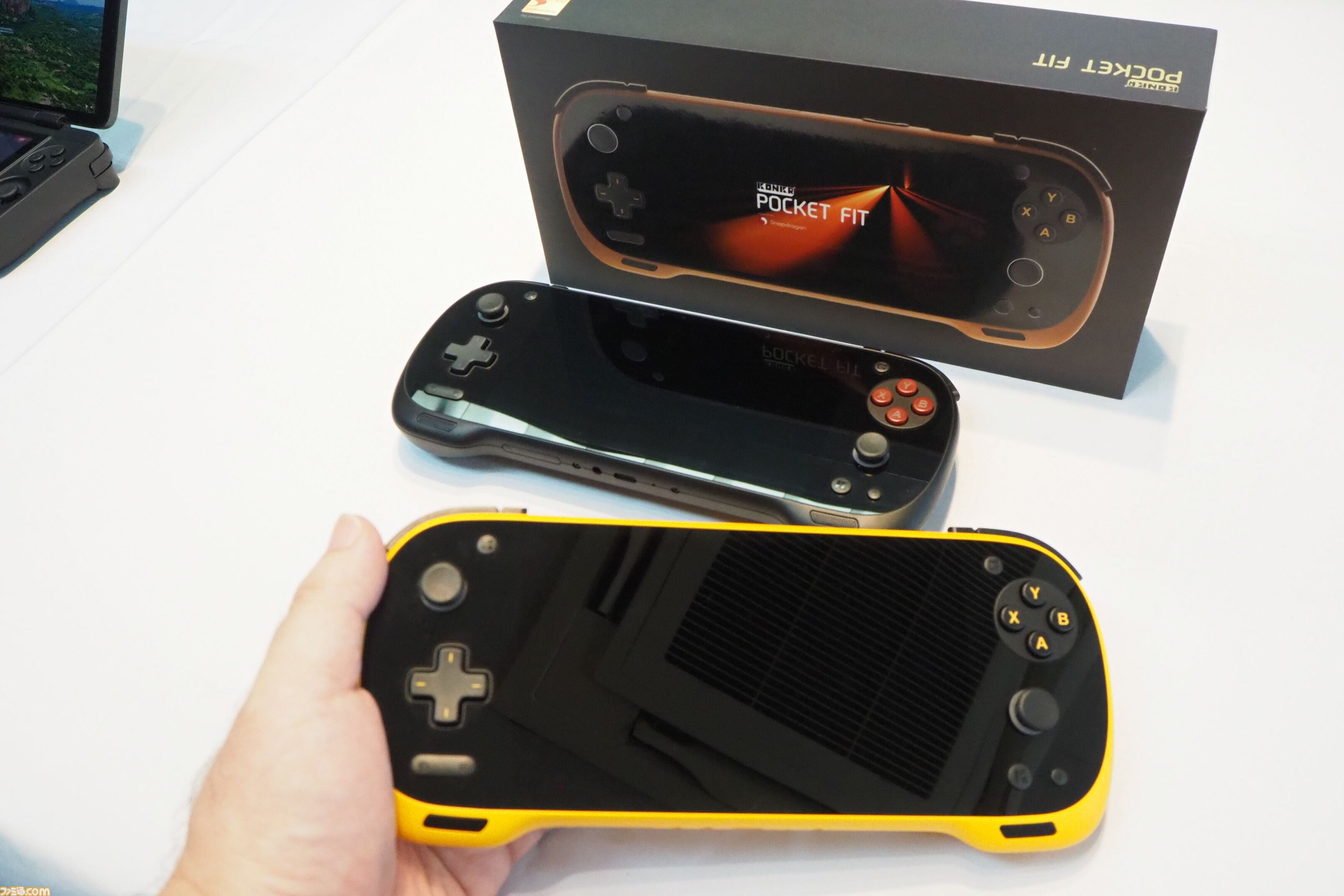 デュアルスクリーンのAndroidポータブルゲーム機と小型WindowsノートPCが天空から発売。AYANEOの新機種を体験してきた！