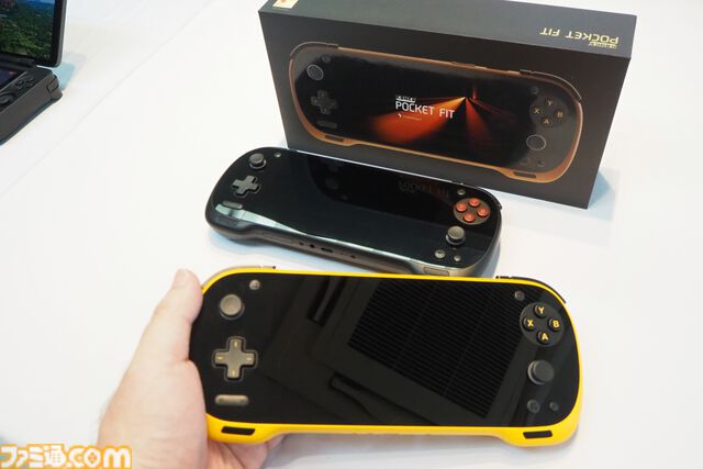 デュアルスクリーンのAndroidポータブルゲーム機と小型WindowsノートPCが天空から発売。AYANEOの新機種を体験してきた！