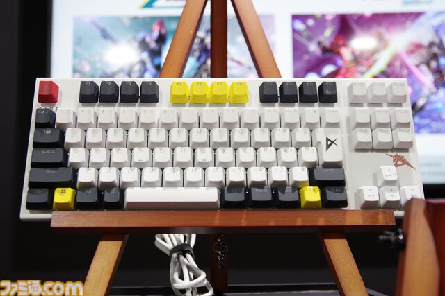 【REALFORCE】『Zガンダム』＆『逆襲のシャア』とコラボ。Zガンダム、百式、νガンダム、サザビーがゲーミングキーボード『GX1』に【TGS2025】