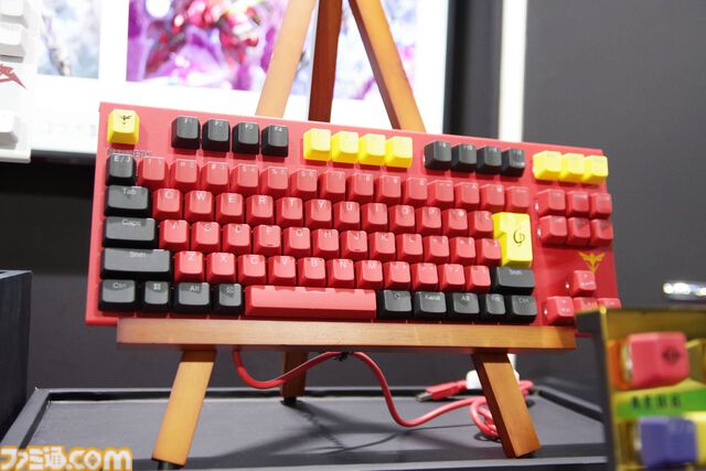 【REALFORCE】『Zガンダム』＆『逆襲のシャア』とコラボ。Zガンダム、百式、νガンダム、サザビーがゲーミングキーボード『GX1』に【TGS2025】