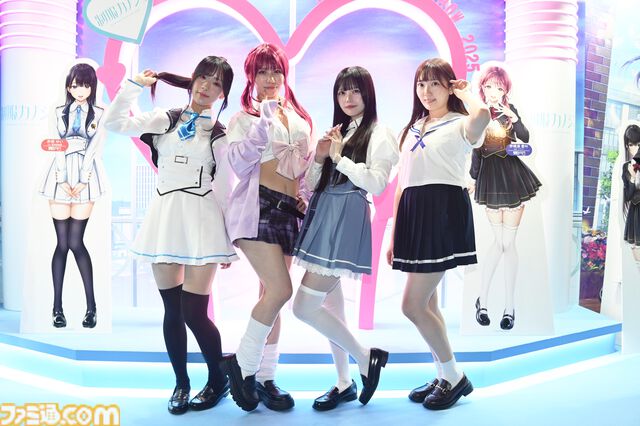 『制服カノジョ3』TGS2025に福岡タワーの“恋人の聖地”が出現！ 目のやり場に困る新カノジョや桃尻芹香のコスプレイヤーたちと写真が撮れちゃう