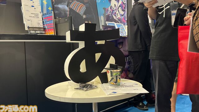 “なべぶた”を手に入れた。意味は分からないが、スマホスタンドにも、ヌードルストッパーにもなる優れものだった。【TGS2025】