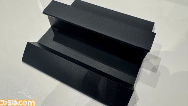 “なべぶた”を手に入れた。意味は分からないが、スマホスタンドにも、ヌードルストッパーにもなる優れものだった。【TGS2025】