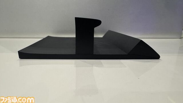 “なべぶた”を手に入れた。意味は分からないが、スマホスタンドにも、ヌードルストッパーにもなる優れものだった。【TGS2025】