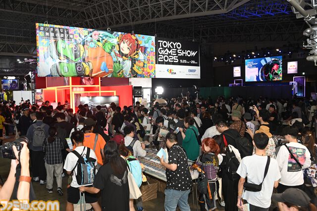 東京ゲームショウ2025一般日が開幕！　幕張メッセには会場前から長蛇の列。開場後は『モンハンワイルズ』『バイオ9』の試遊整理券配布にファン殺到【TGS2025】