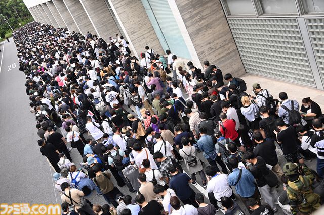 東京ゲームショウ2025一般日が開幕！　幕張メッセには会場前から長蛇の列。開場後は『モンハンワイルズ』『バイオ9』の試遊整理券配布にファン殺到【TGS2025】