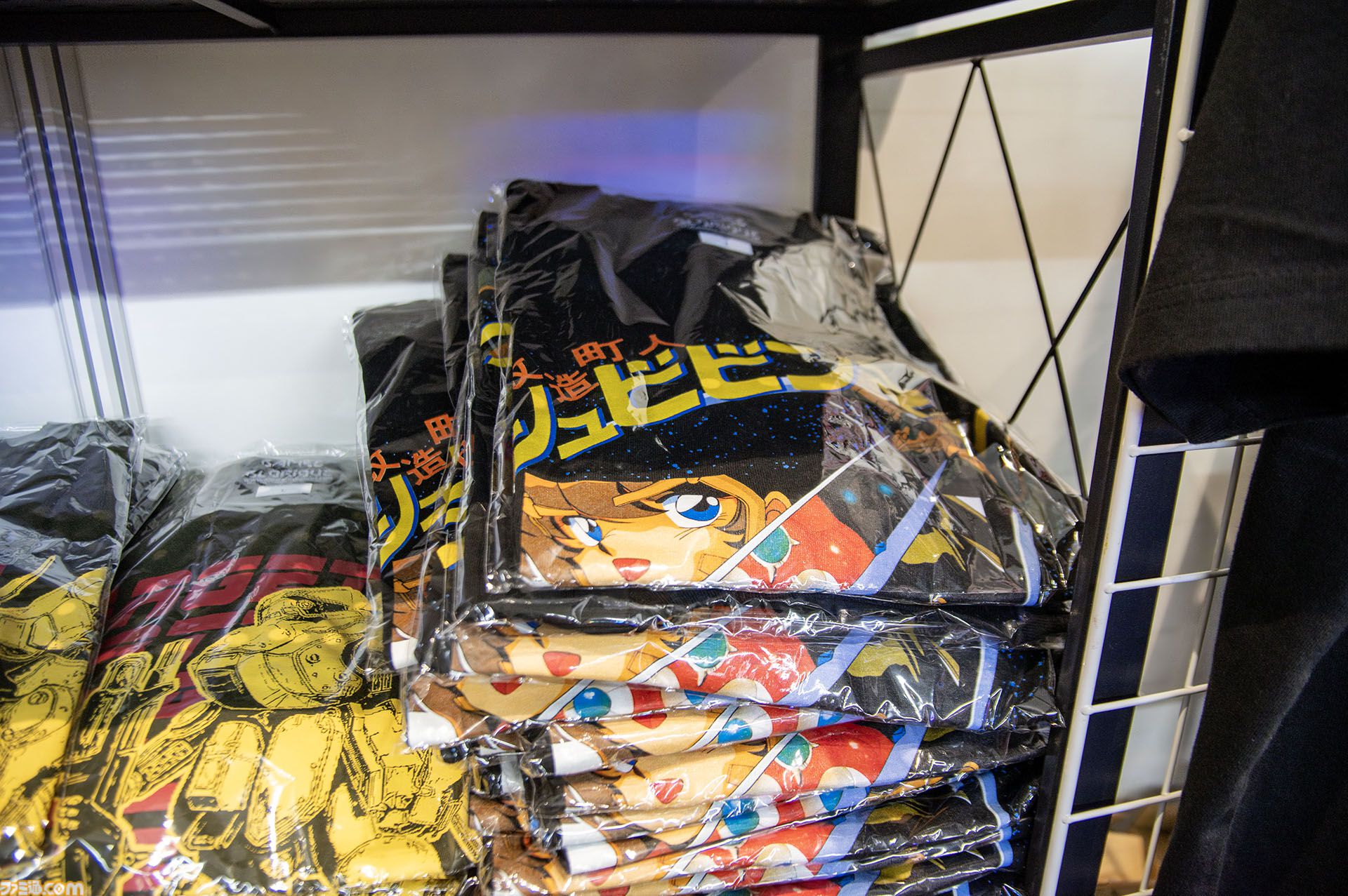 トランスフォーマー コンボイの謎』のキャップ（帽子）やTシャツが謎に