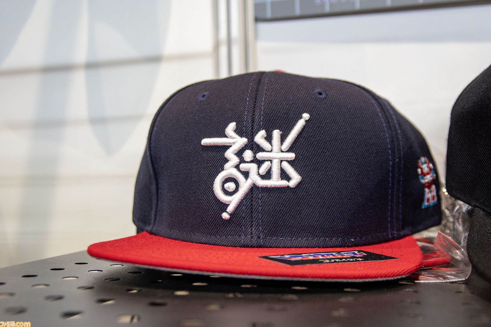 トランスフォーマー コンボイの謎』のキャップ（帽子）やTシャツが謎に