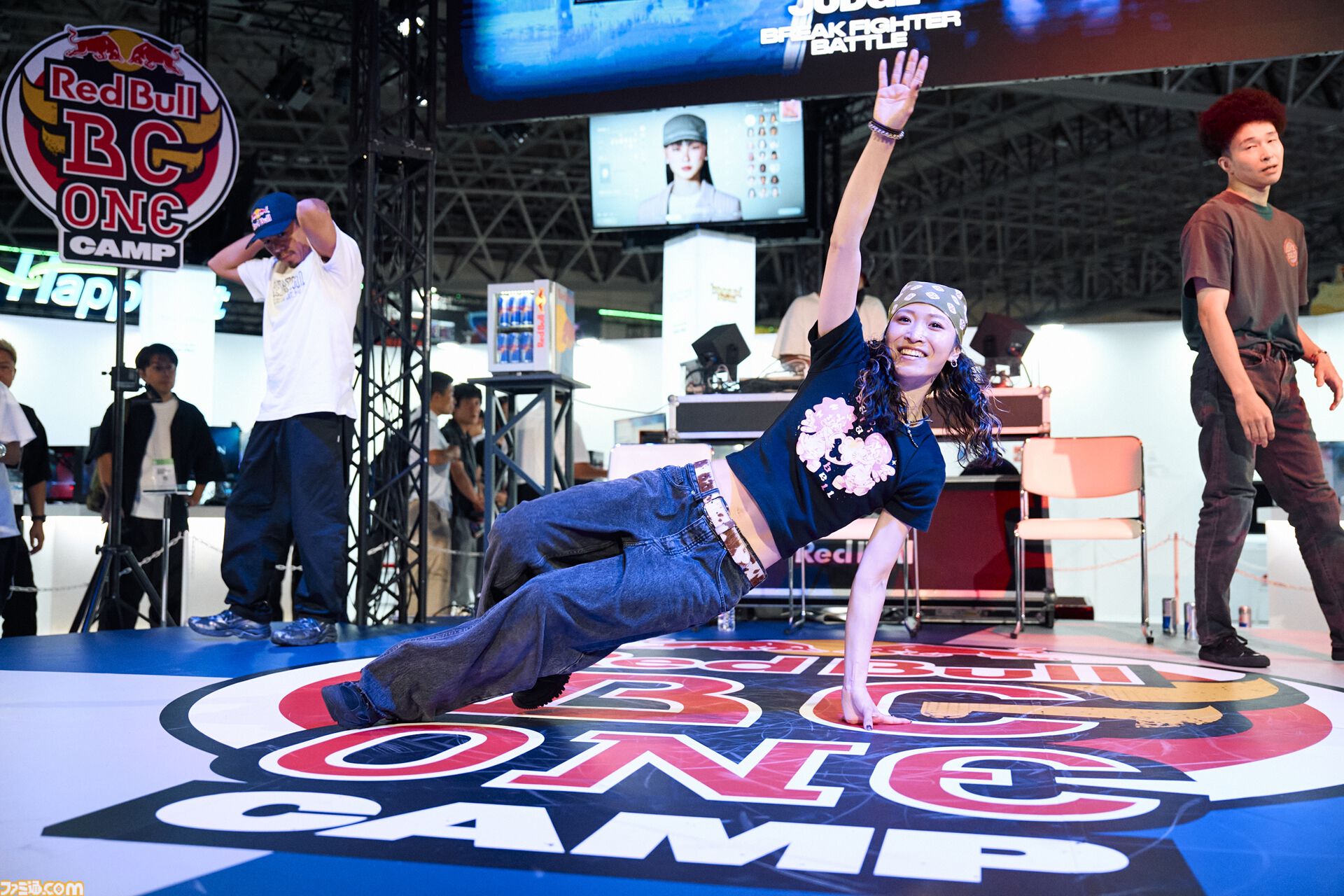レッドブルの巨大な野外施設“Red Bull Creator Club”は「日本のゲームコンテンツが世界に羽ばたいていく手伝いをしたい」という思いから【TGS2025】