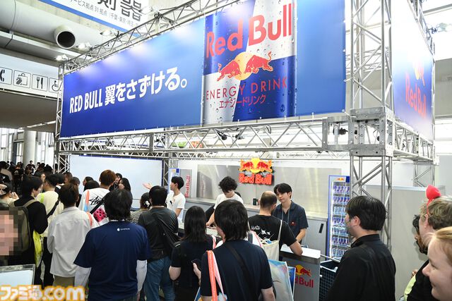 レッドブルの巨大な野外施設“Red Bull Creator Club”は「日本のゲームコンテンツが世界に羽ばたいていく手伝いをしたい」という思いから【TGS2025】