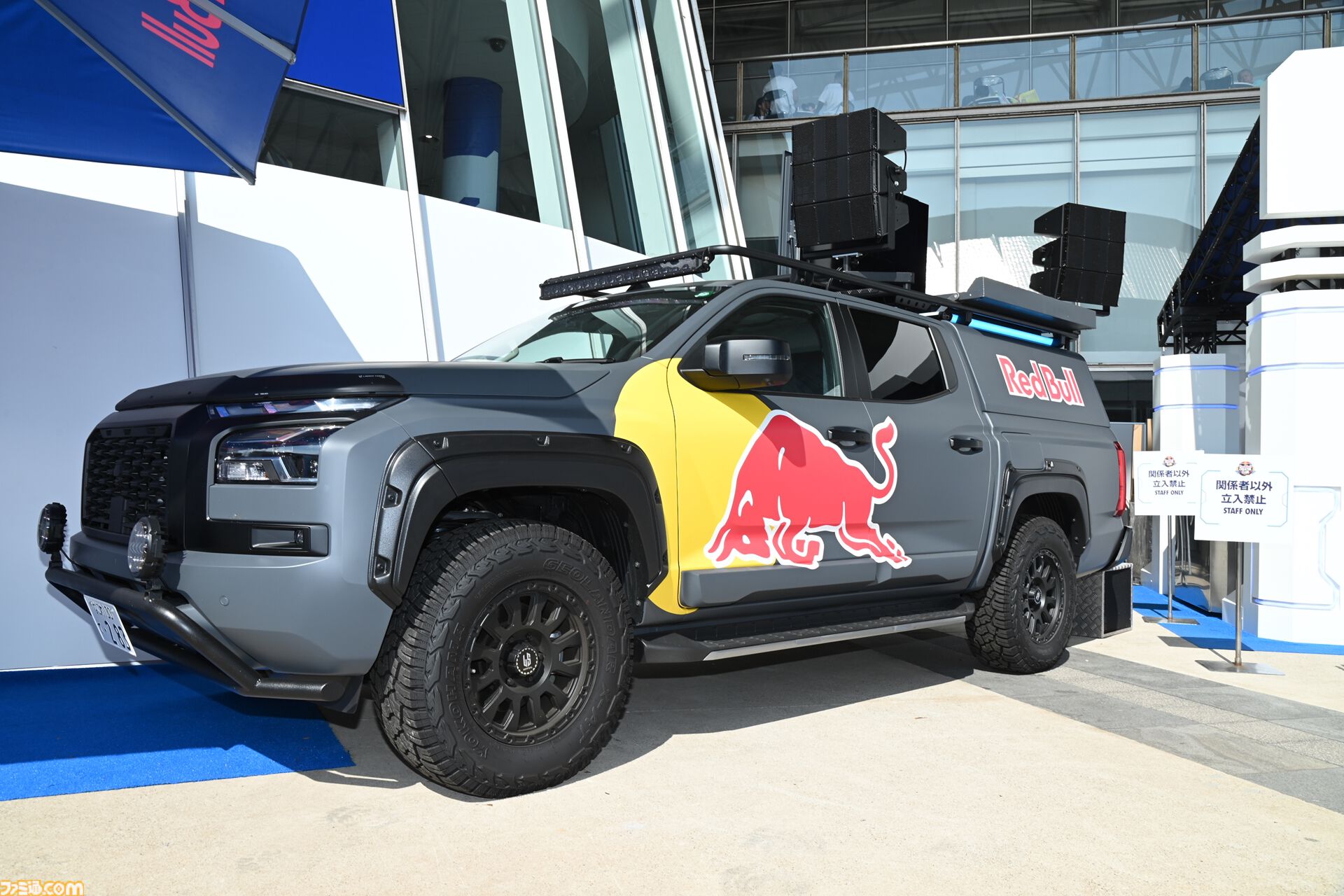 レッドブルの巨大な野外施設“Red Bull Creator Club”は「日本のゲームコンテンツが世界に羽ばたいていく手伝いをしたい」という思いから【TGS2025】